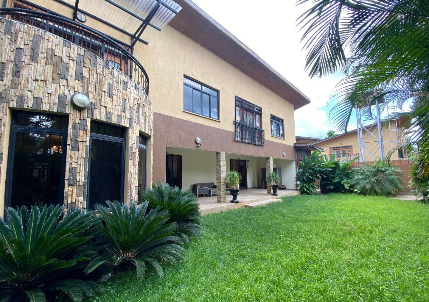 5BR All-Ensuite Townhouse with Steam & Sauna - Kyuna, Spring Valley
