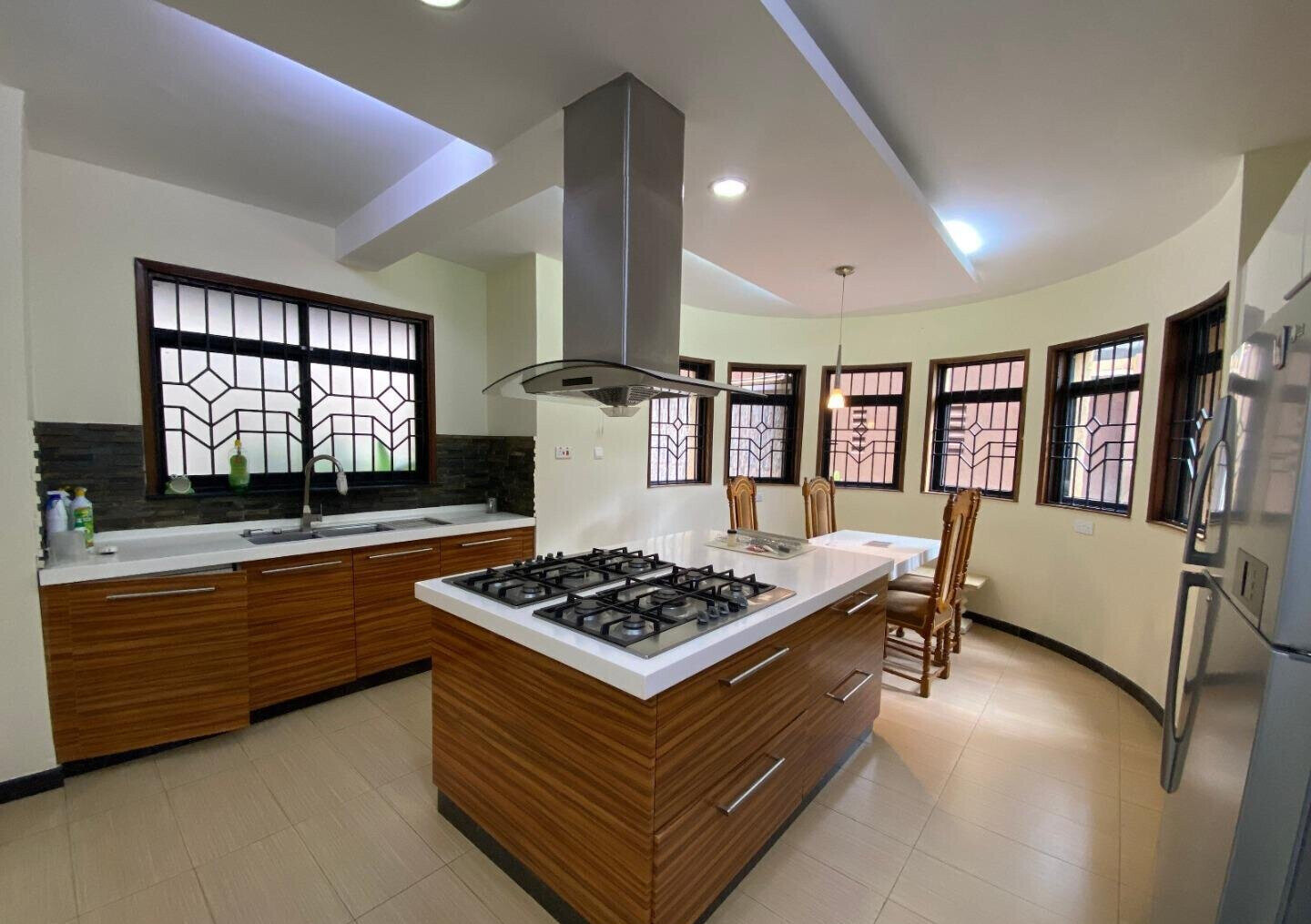 5BR All-Ensuite Townhouse with Steam & Sauna - Kyuna, Spring Valley
