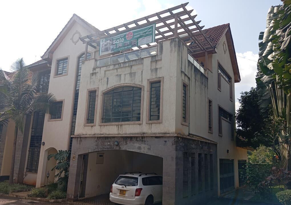 5-Ensuite Townhouse with Rooftop Terrace & City Views - Lavington