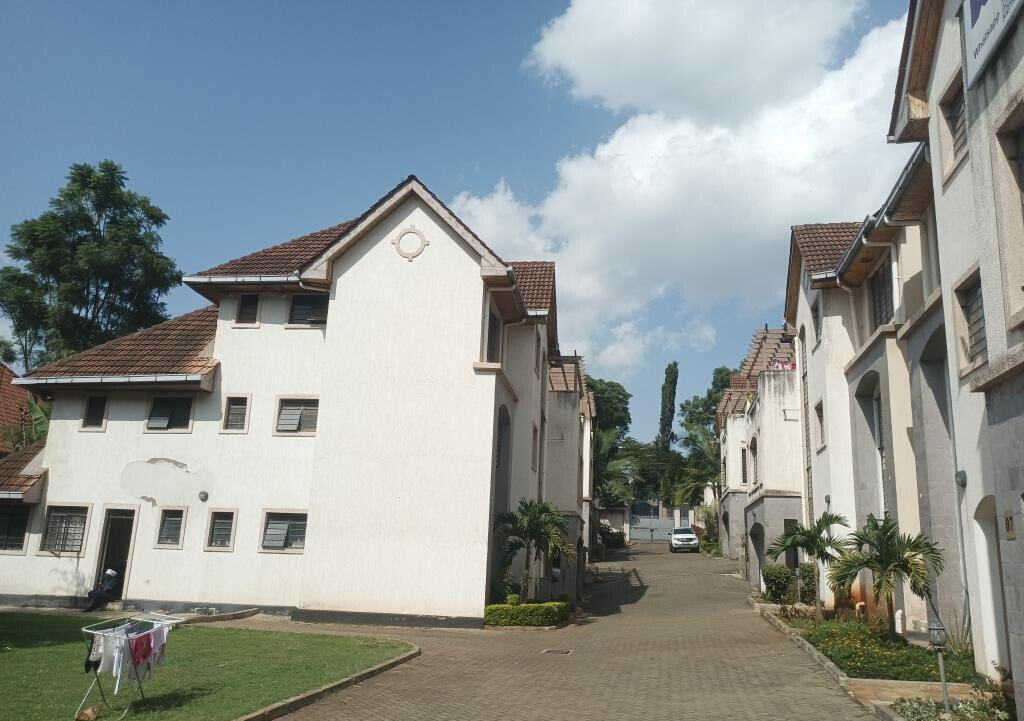 5-Ensuite Townhouse with Rooftop Terrace & City Views - Lavington