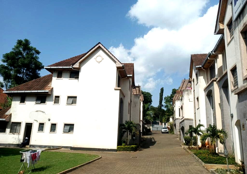 5-Ensuite Townhouse with Rooftop Terrace & City Views - Lavington