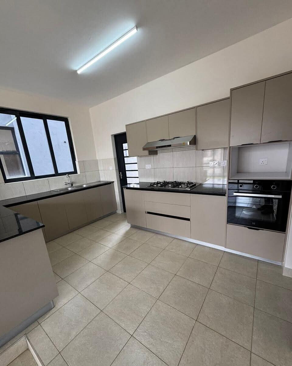 4BR En-Suite Villa with DSQ & Rooftop - 5 Mins to Expressway, Syokimau