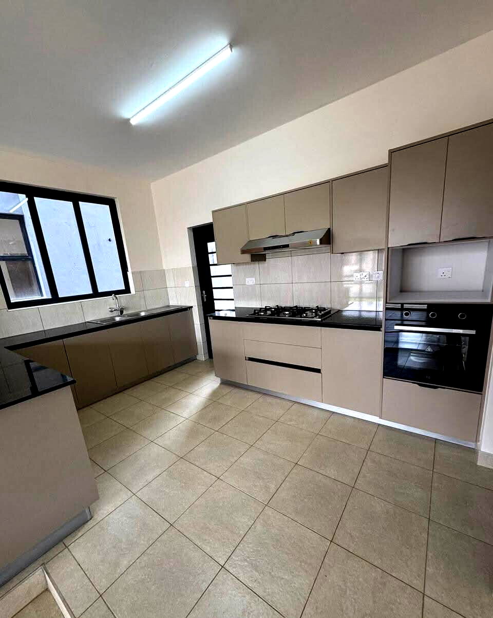 4BR En-Suite Villa with DSQ & Rooftop - 5 Mins to Expressway, Syokimau