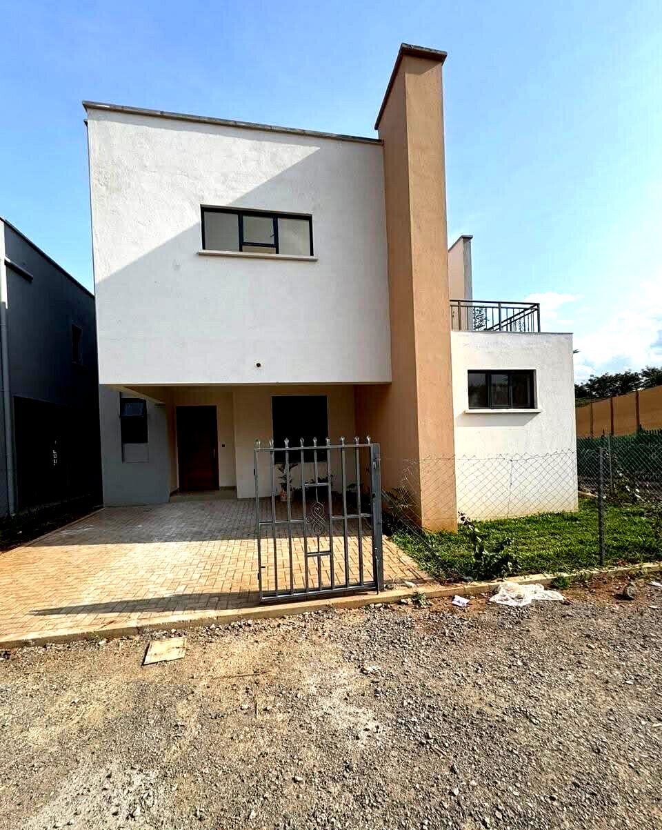 4BR En-Suite Villa with DSQ & Rooftop - 5 Mins to Expressway, Syokimau