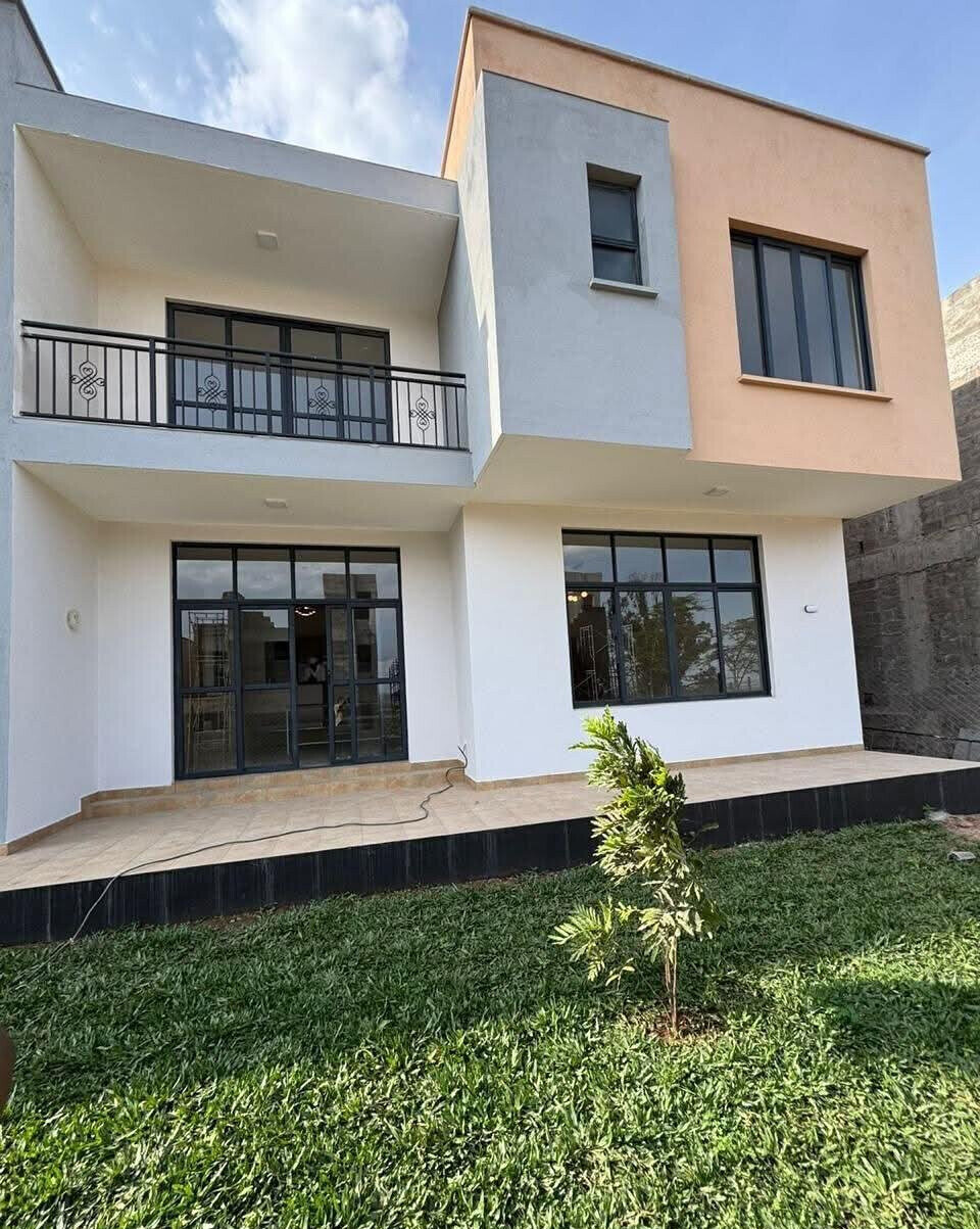 4BR En-Suite Villa with DSQ & Rooftop - 5 Mins to Expressway, Syokimau