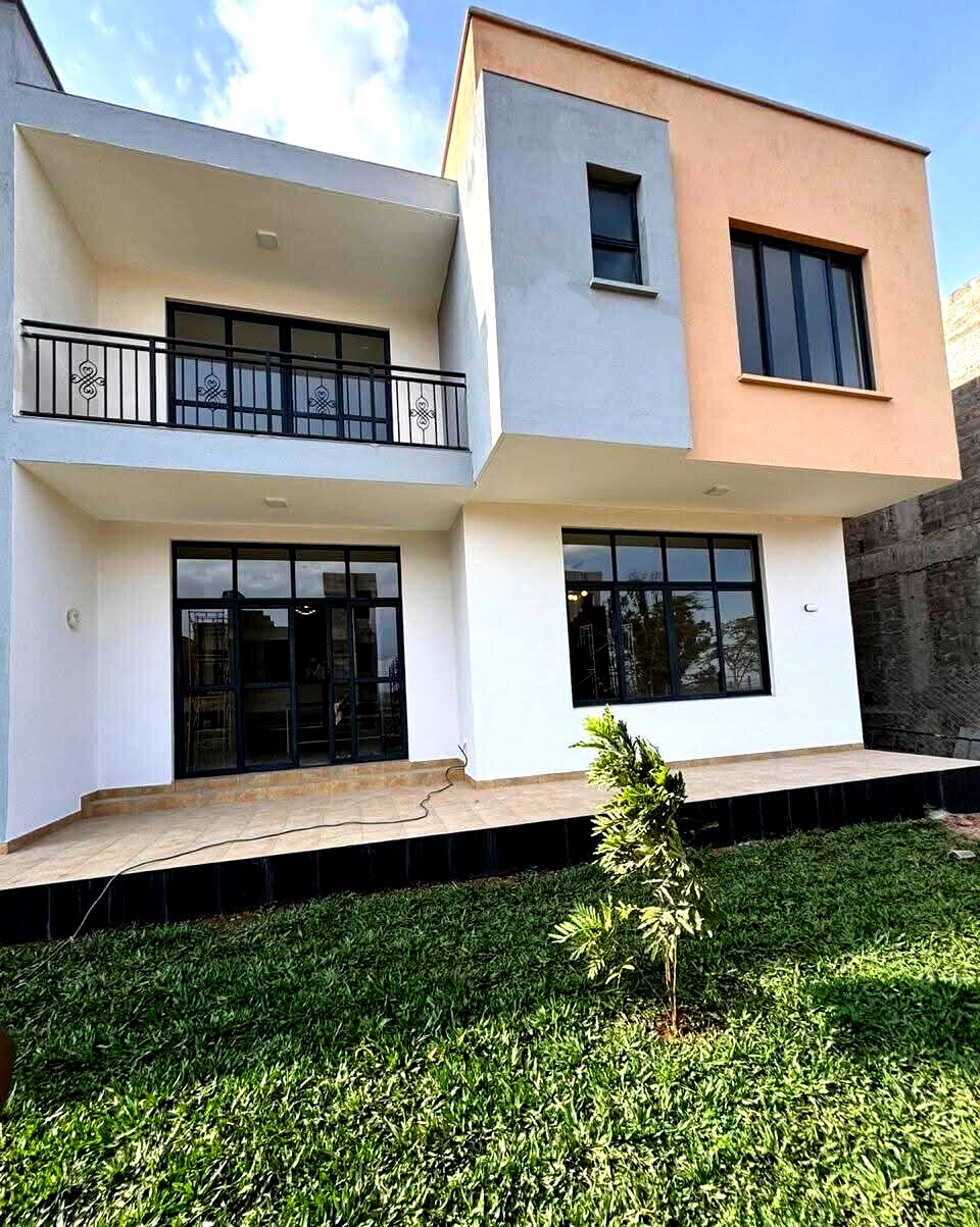 4BR En-Suite Villa with DSQ & Rooftop - 5 Mins to Expressway, Syokimau