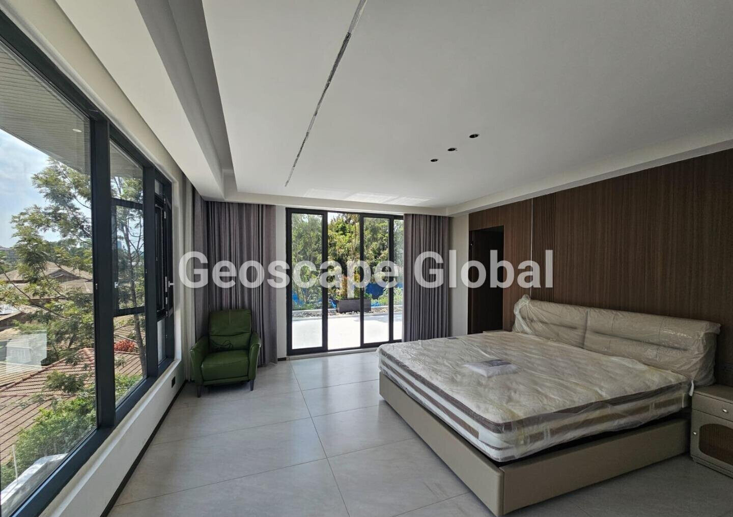5-Bed Townhouse with Private Garden & DSQ - Lavington