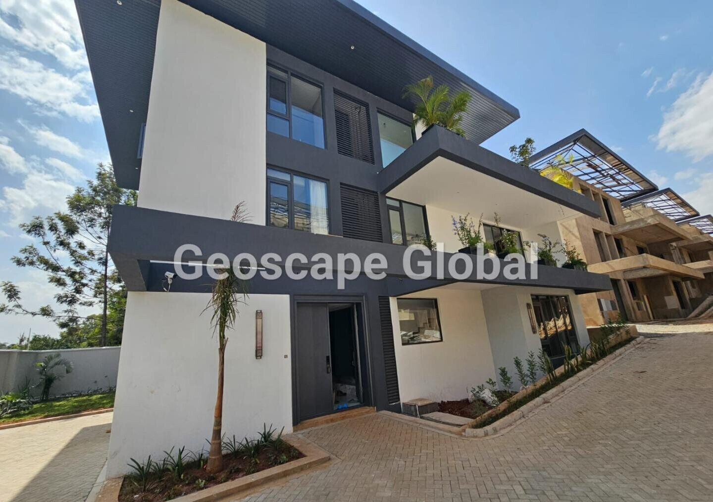 5-Bed Townhouse with Private Garden & DSQ - Lavington