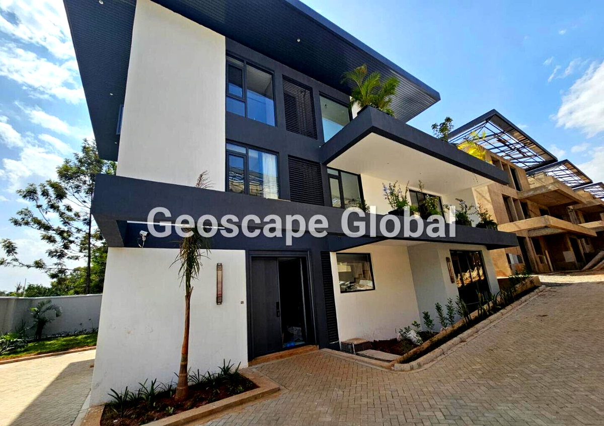 5-Bed Townhouse with Private Garden & DSQ - Lavington