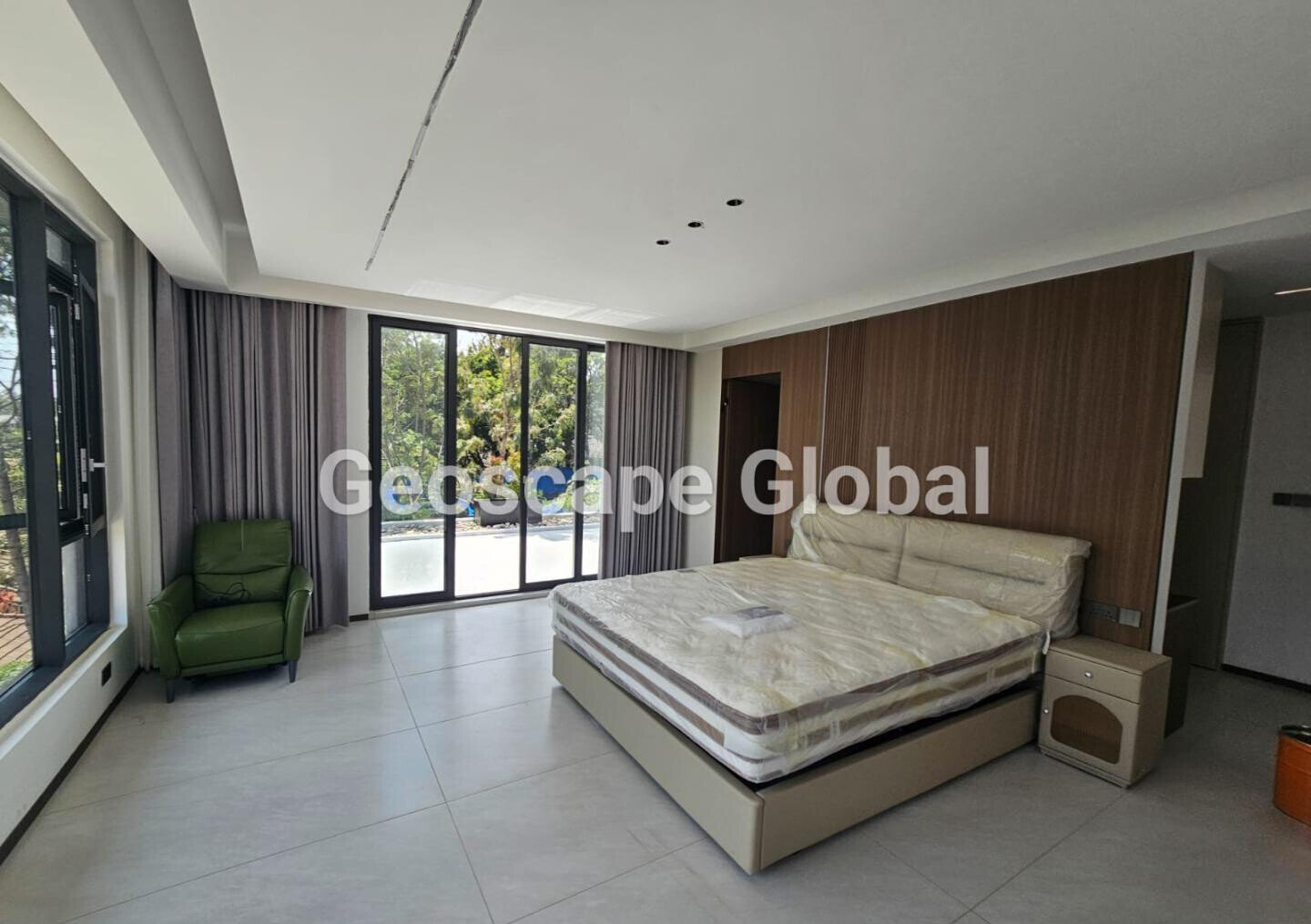5-Bed Townhouse with Private Garden & DSQ - Lavington