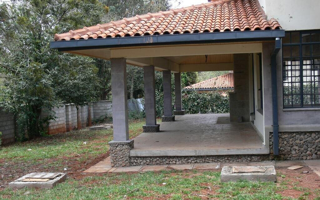 4-Ensuite Maisonette with Sunken Lounge & BBQ – Karen Kerarapon