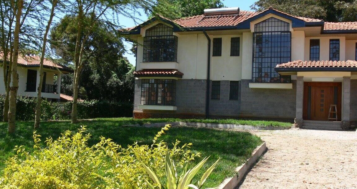 4-Ensuite Maisonette with Sunken Lounge & BBQ – Karen Kerarapon
