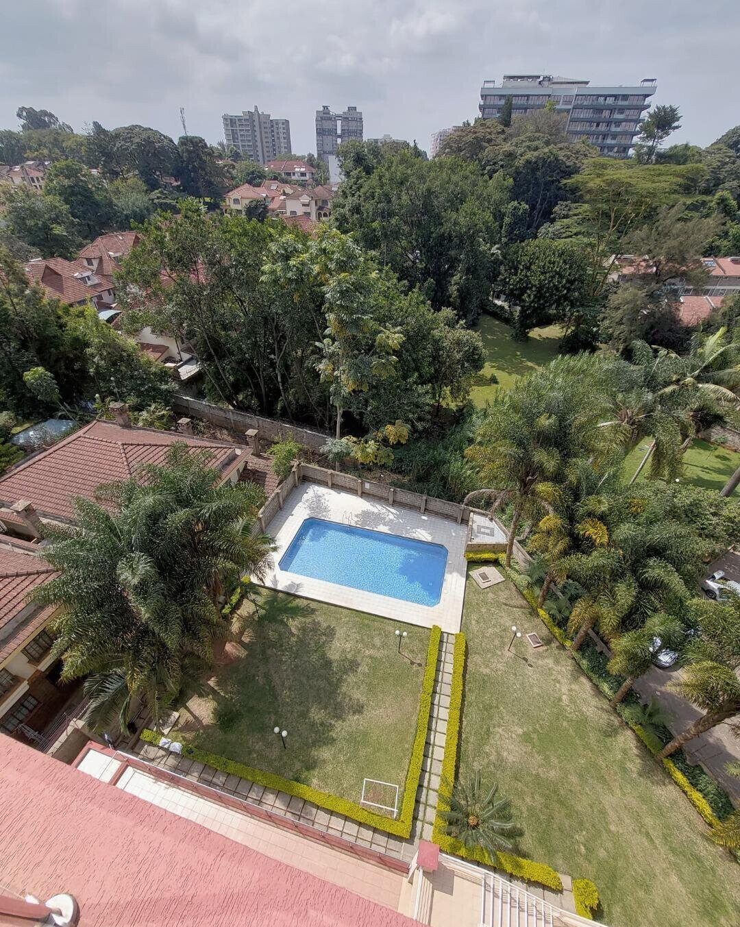 6-Bedroom Townhouse with Landscaped Garden & DSQ - Lavington