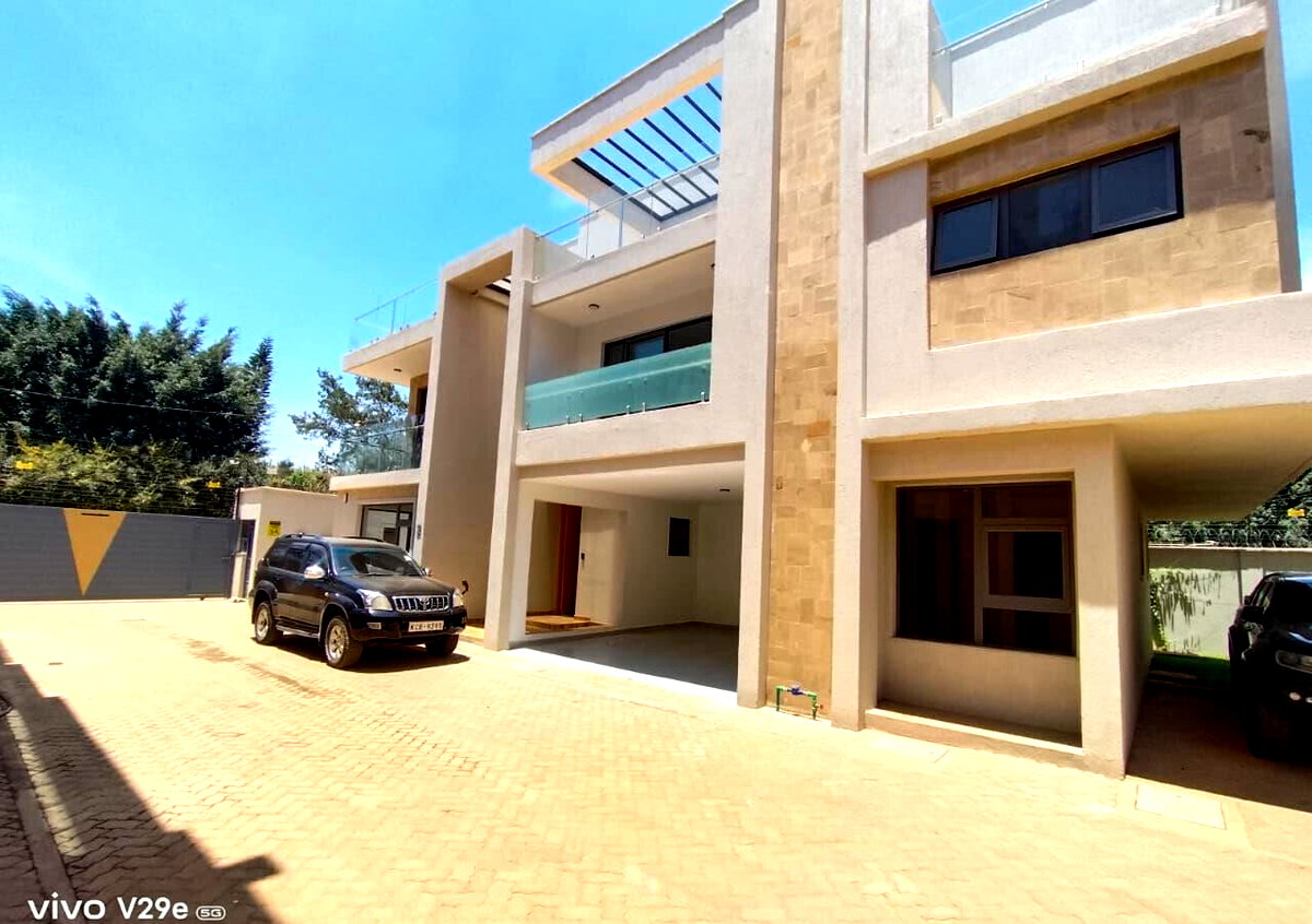 6-Bedroom Townhouse with Landscaped Garden & DSQ - Lavington