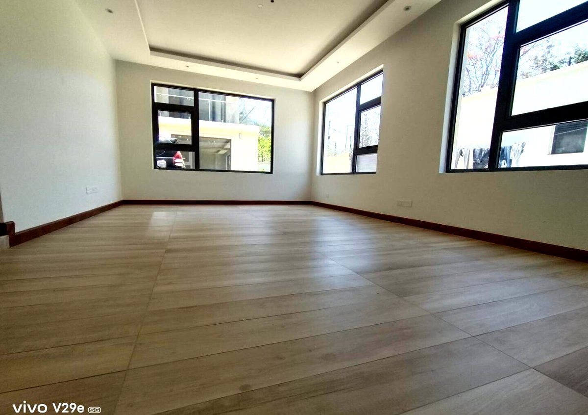6-Bedroom Townhouse with Landscaped Garden & DSQ - Lavington