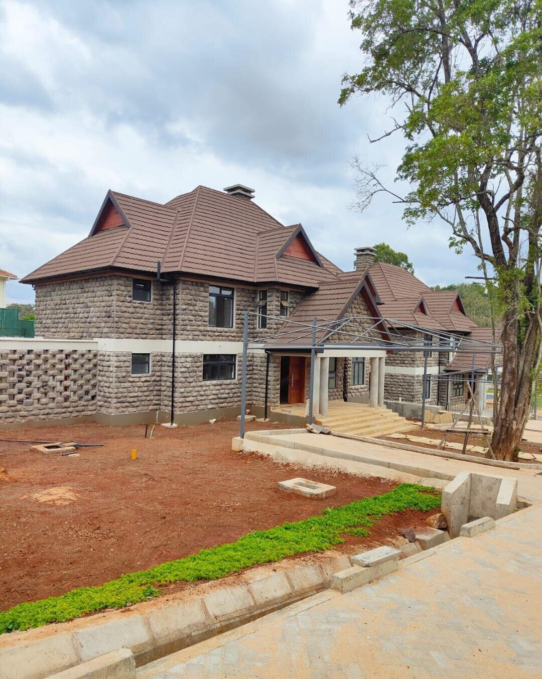 5-Bed Townhouse on Half-Acre with Garden & Open Kitchen – Karen