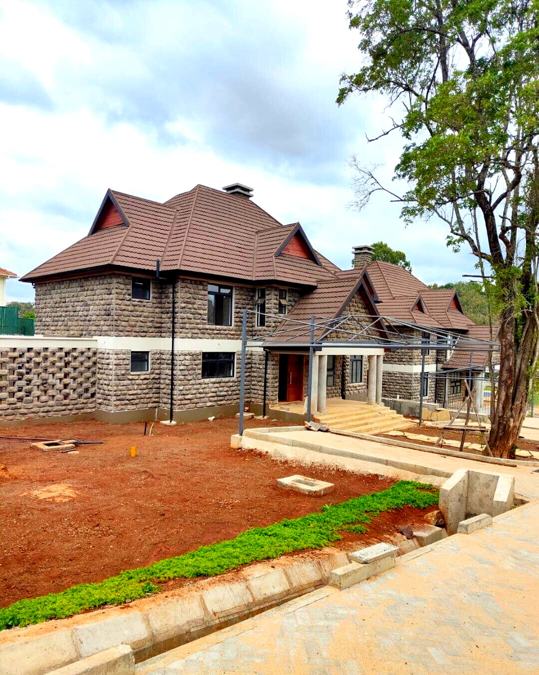 5-Bed Townhouse on Half-Acre with Garden & Open Kitchen – Karen