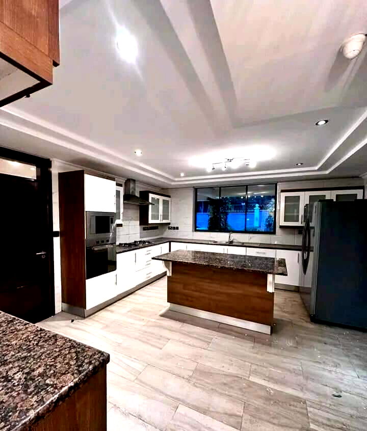 Corner Townhouse with Private Garden & Generator - Lavington