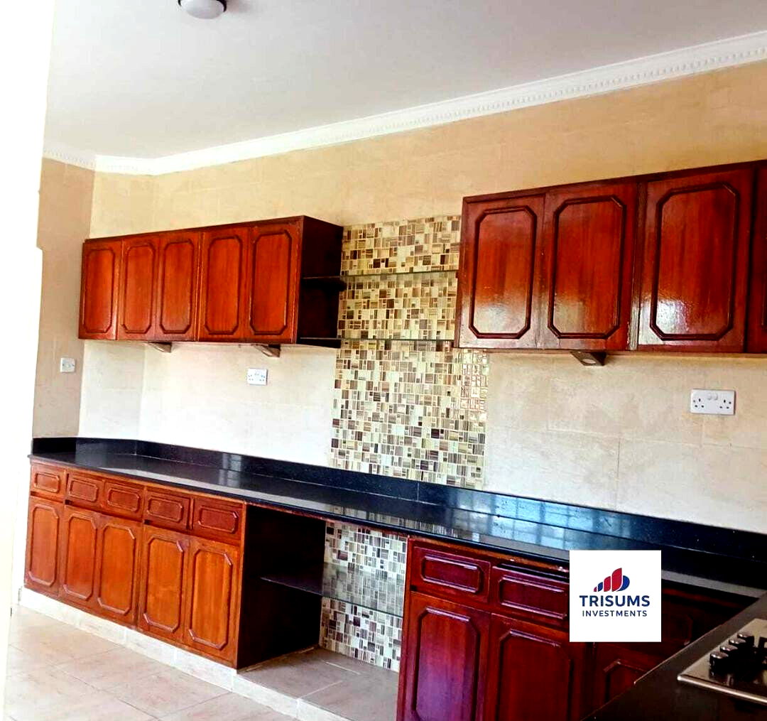 4BR with DSQ, Pool & Borehole - Westlands