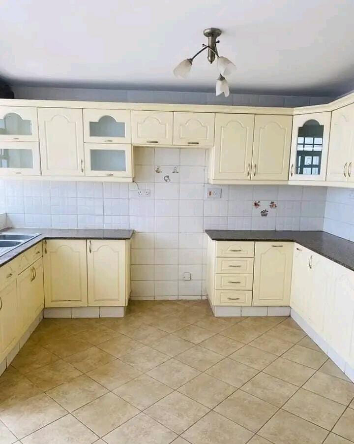Spacious 5-Bed Villa off Brookside Drive - Westlands