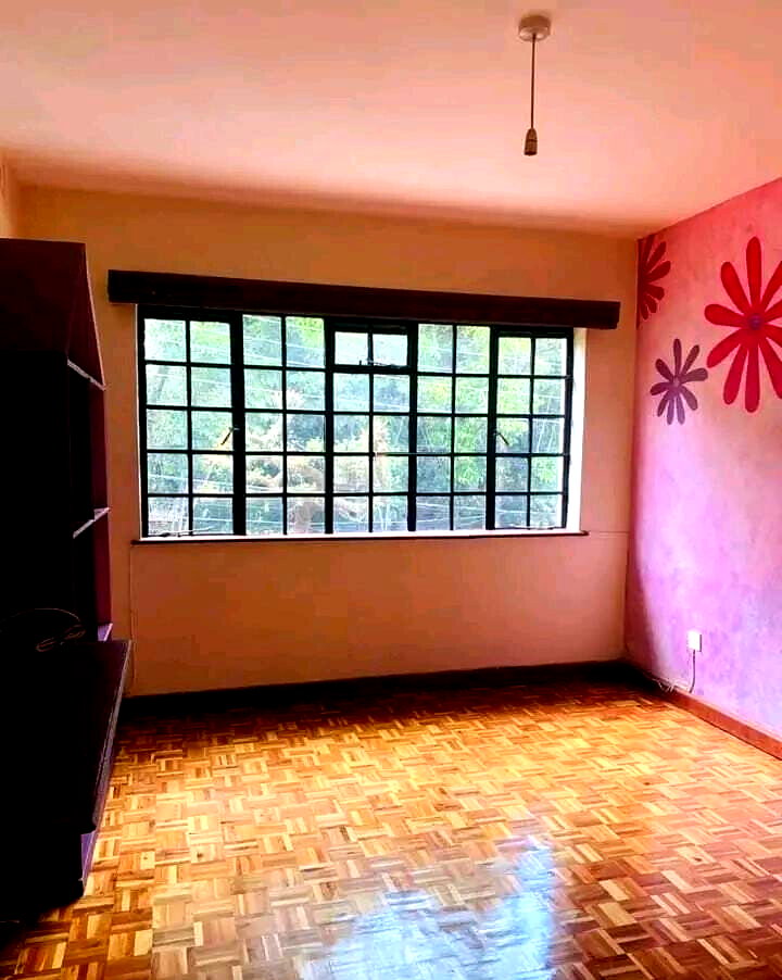 Spacious 5-Bed Villa off Brookside Drive - Westlands