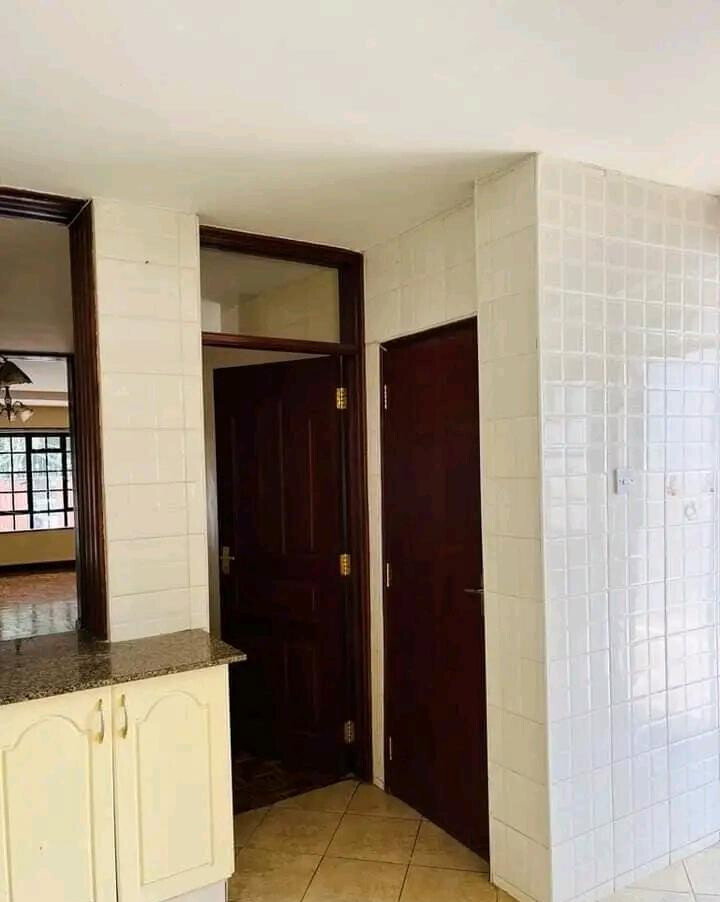 Spacious 5-Bed Villa off Brookside Drive - Westlands