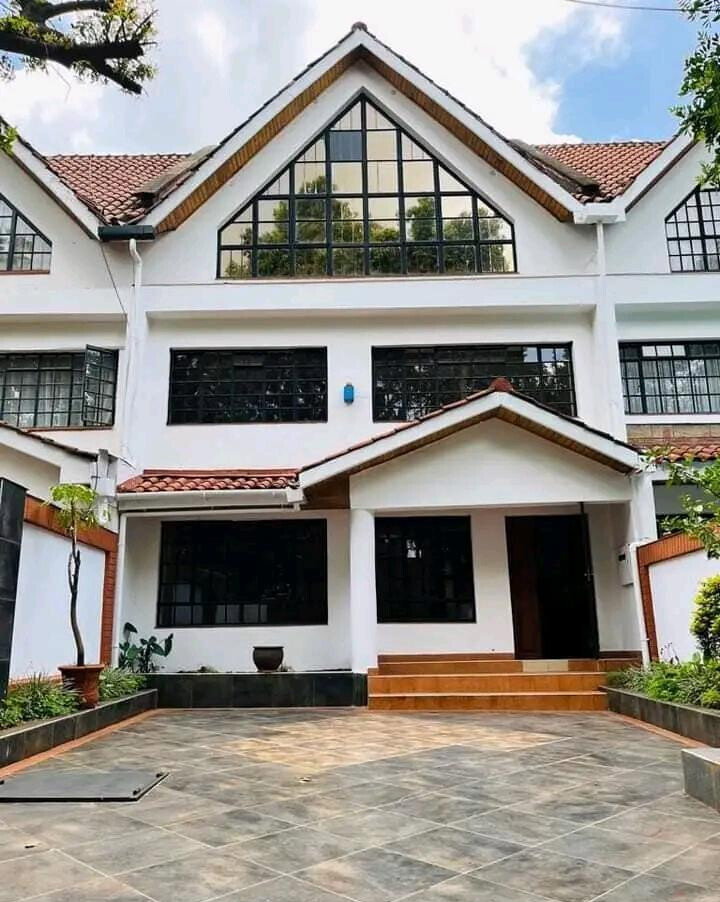 Spacious 5-Bed Villa off Brookside Drive - Westlands