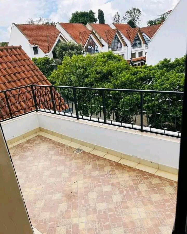 Spacious 5-Bed Villa off Brookside Drive - Westlands