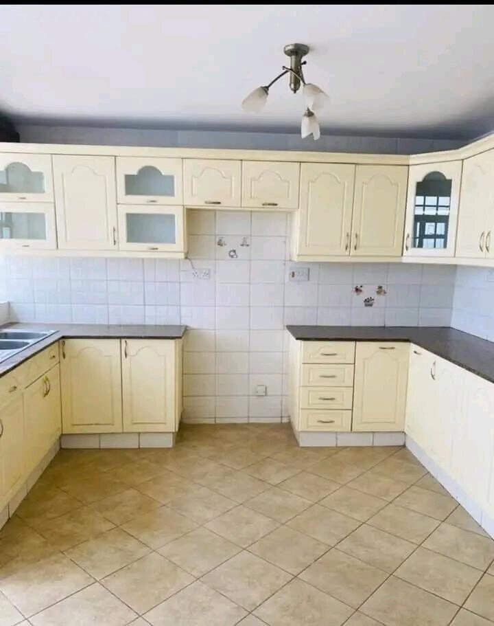Spacious 5-Bed Villa off Brookside Drive - Westlands