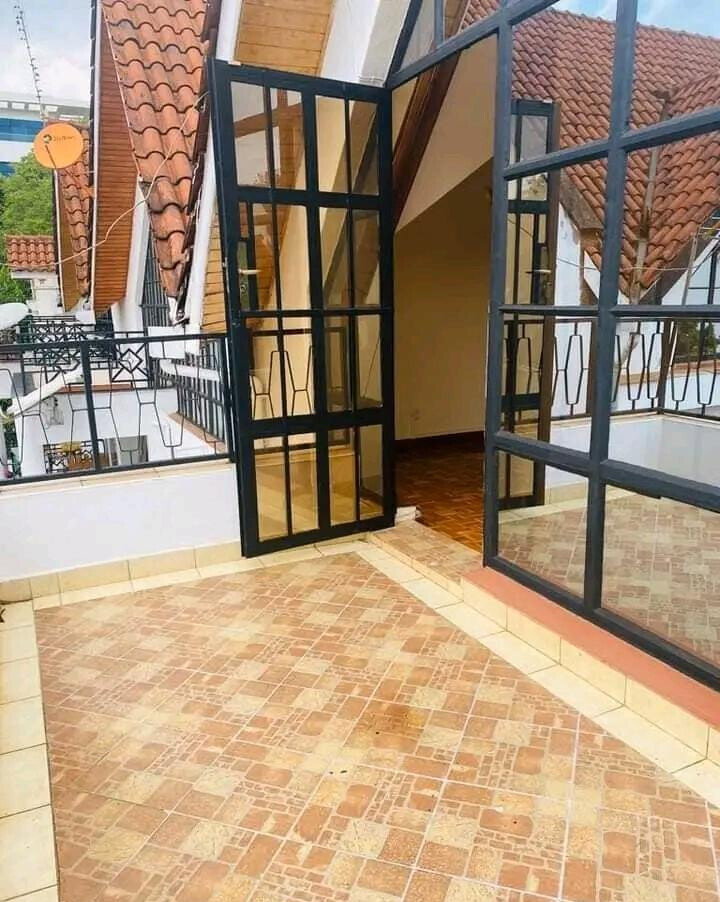 Spacious 5-Bed Villa off Brookside Drive - Westlands
