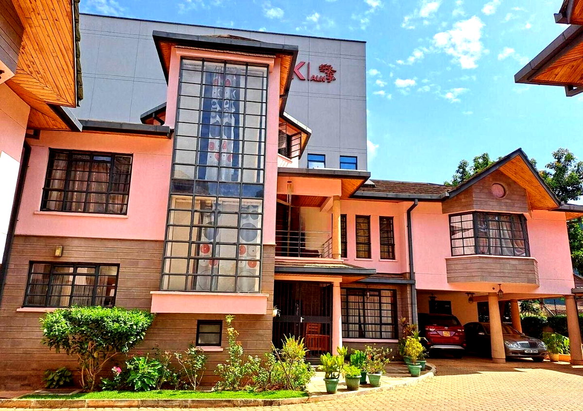 Gated 5-Bed Townhouse Minutes from Westgate Mall - Spring Valley