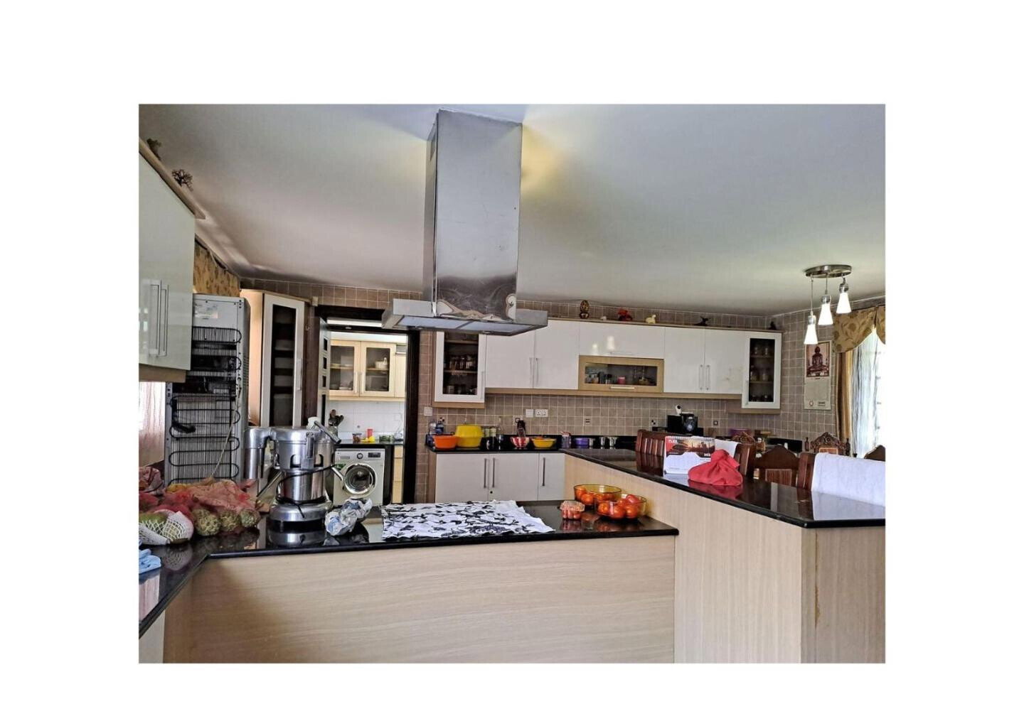 Gated 5-Bed Townhouse Minutes from Westgate Mall - Spring Valley