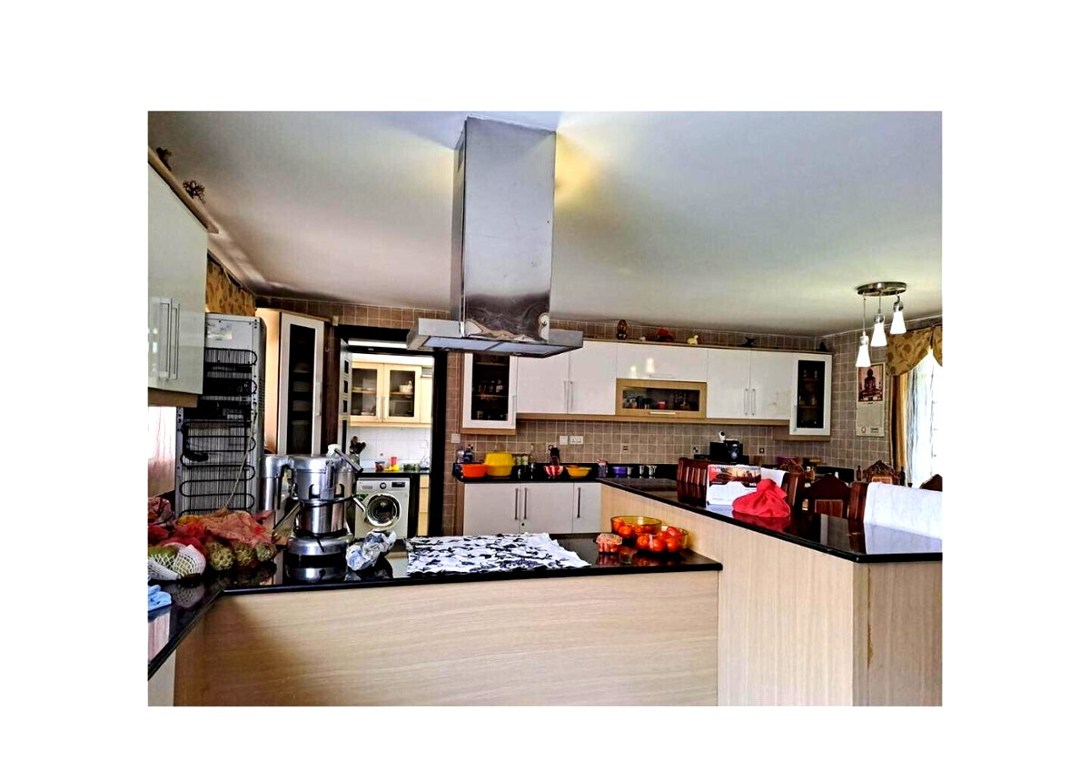Gated 5-Bed Townhouse Minutes from Westgate Mall - Spring Valley