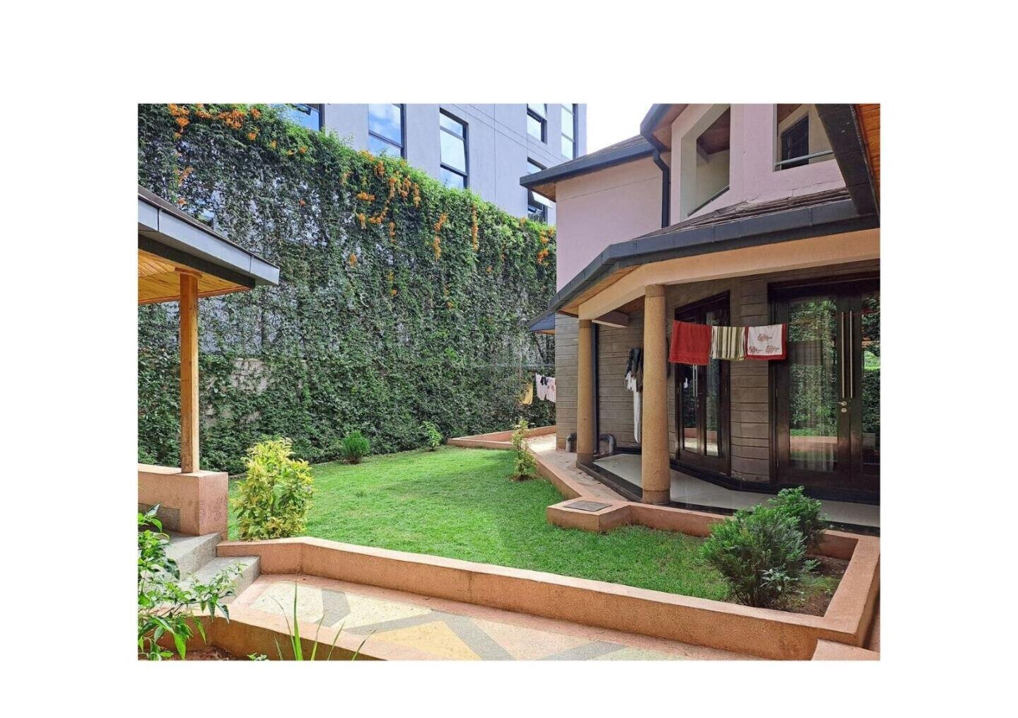 Gated 5-Bed Townhouse Minutes from Westgate Mall - Spring Valley