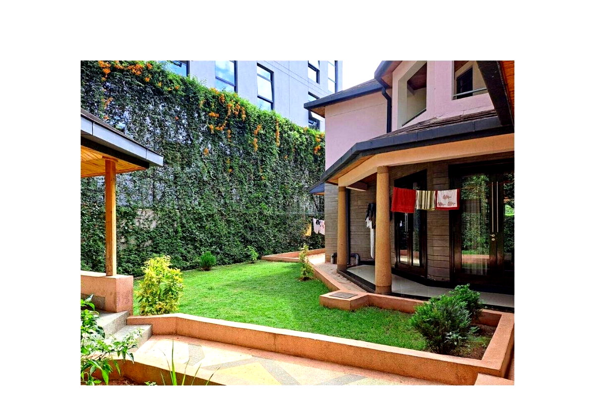 Gated 5-Bed Townhouse Minutes from Westgate Mall - Spring Valley