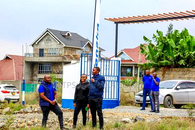 Walking Distance From Tarmac Ww^ - Image 1