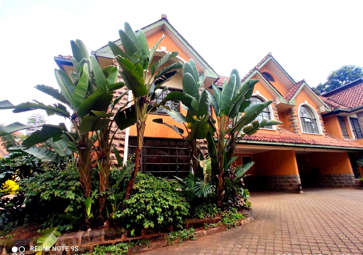 5-Ensuite Townhouse with Pool & Attic in Lavington Gated Community