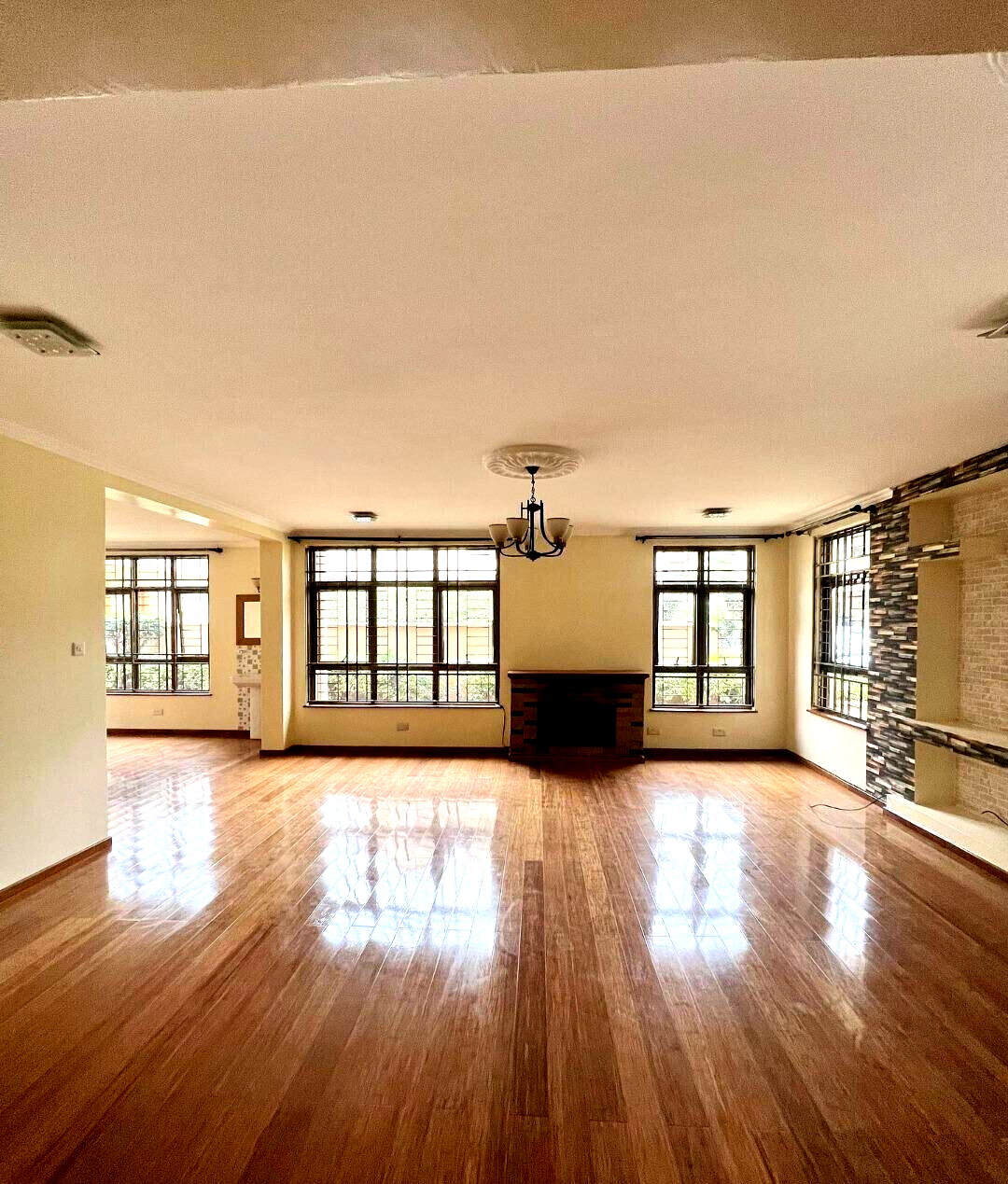 5-Bed Townhouse with Jacuzzi & Pool - Lavington