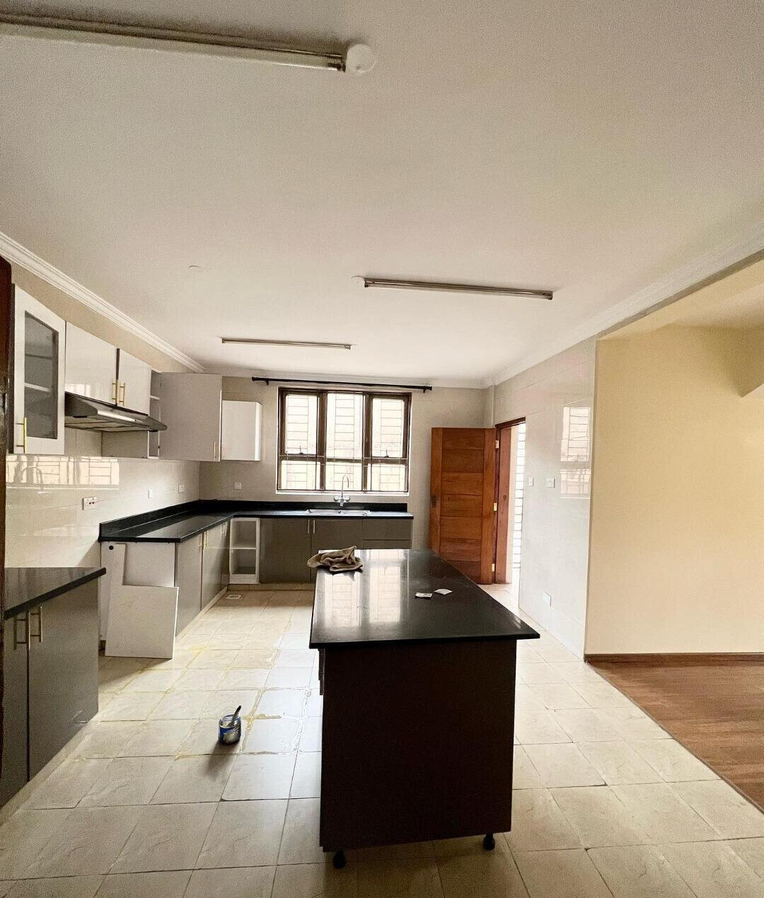 5-Bed Townhouse with Jacuzzi & Pool - Lavington