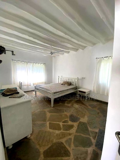 New Cozy Maisonette - Image 5