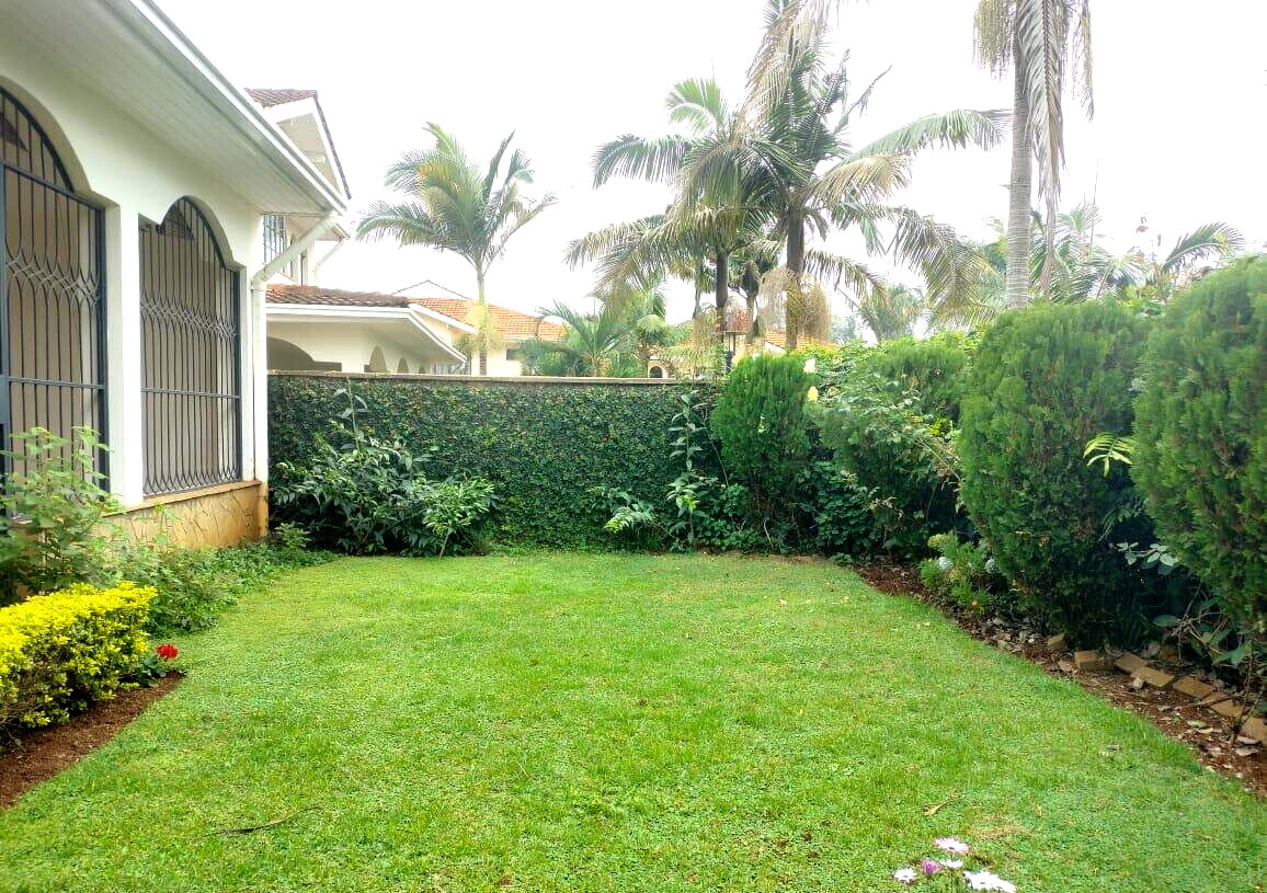 4BR Townhouse with DSQ & Expressway Access - Spring Valley