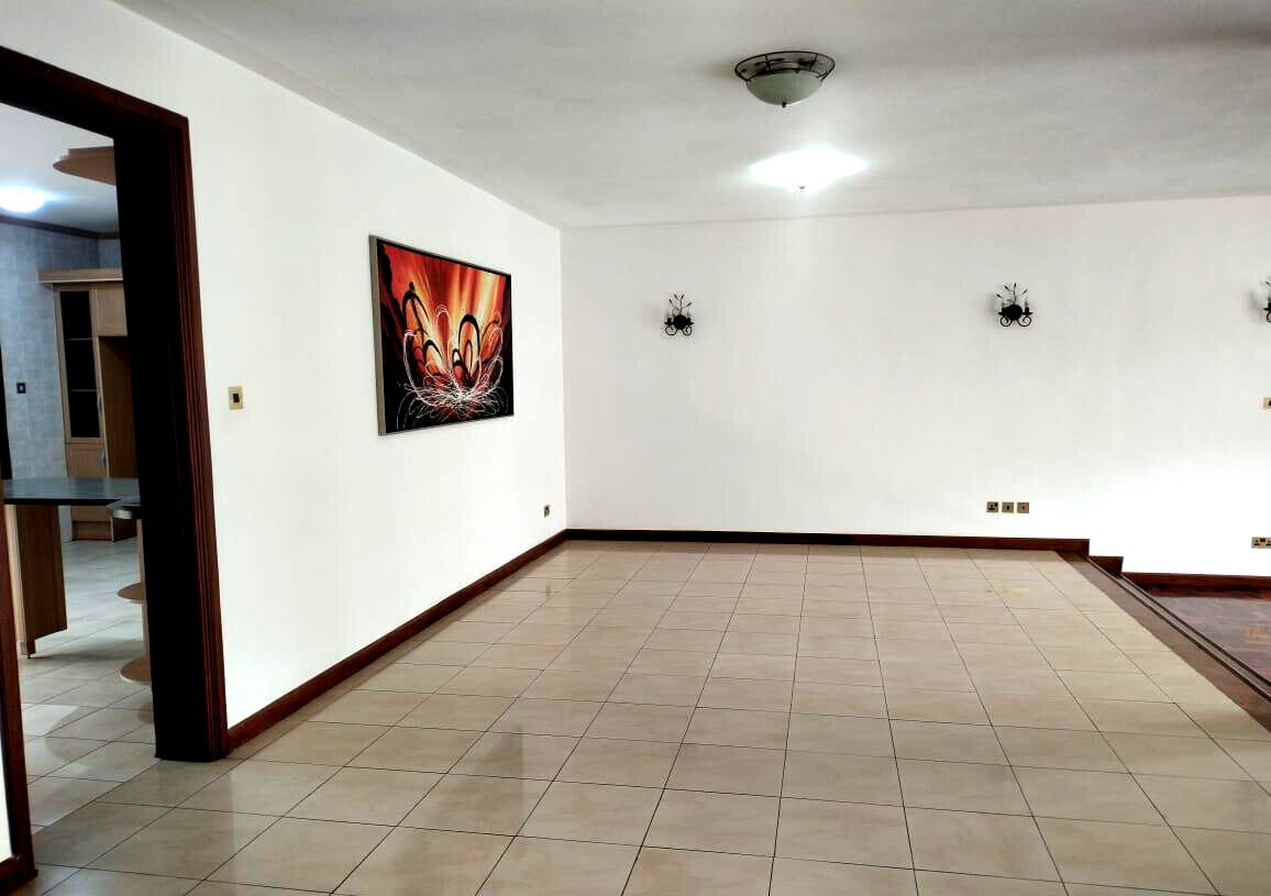 4BR Townhouse with DSQ & Expressway Access - Spring Valley