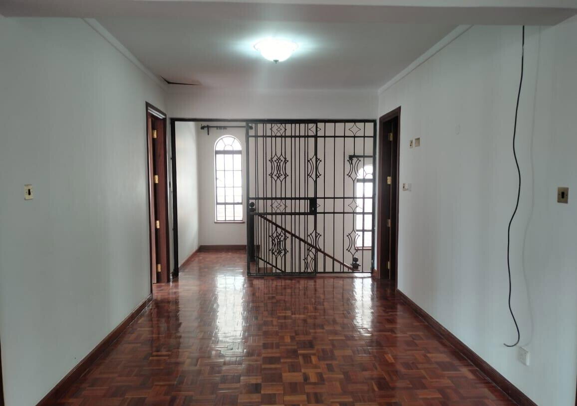 4BR Townhouse with DSQ & Expressway Access - Spring Valley