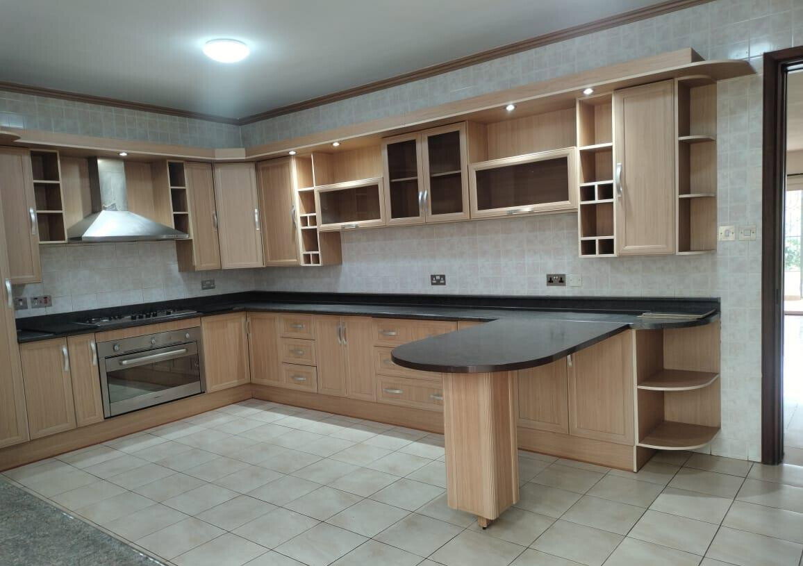4BR Townhouse with DSQ & Expressway Access - Spring Valley