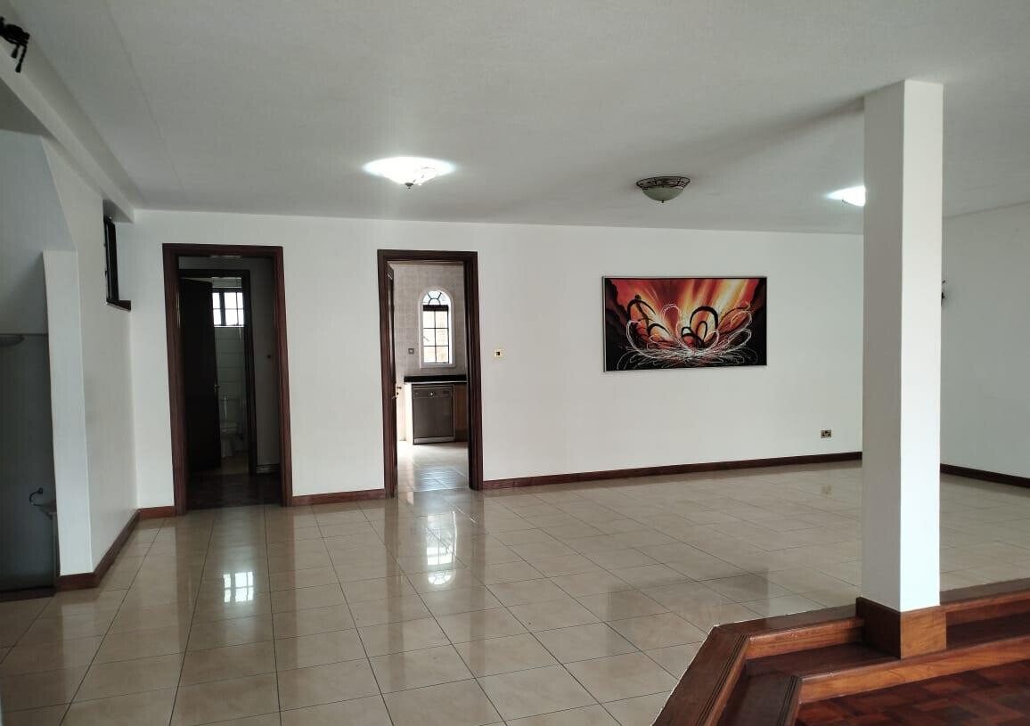 4BR Townhouse with DSQ & Expressway Access - Spring Valley