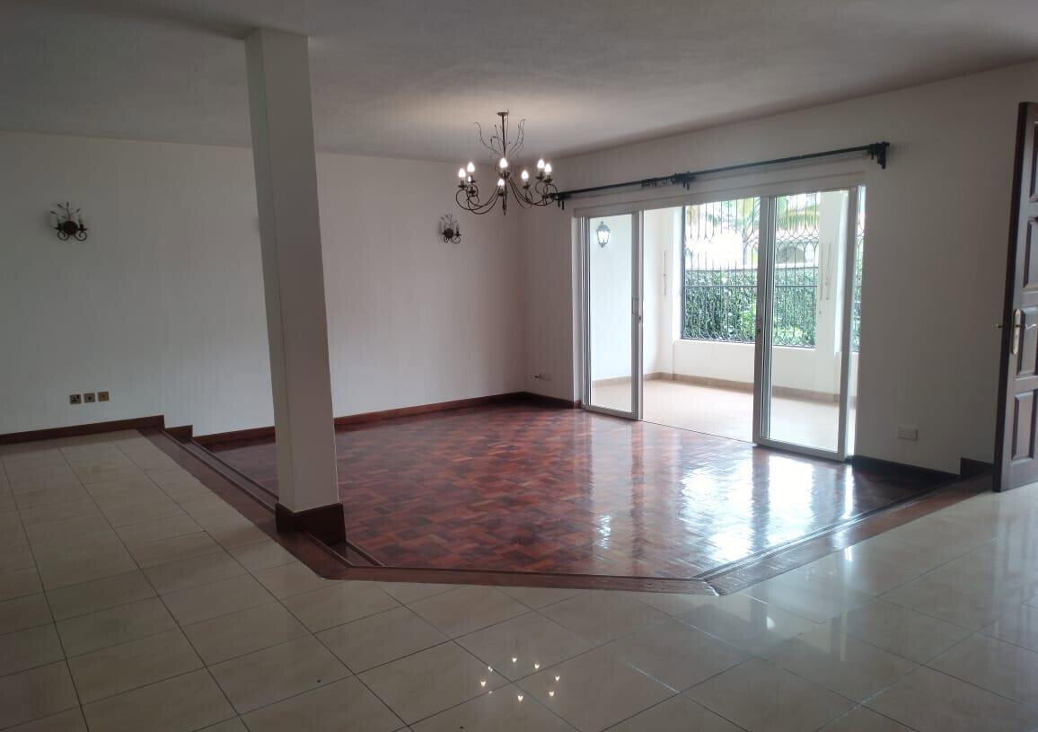 4BR Townhouse with DSQ & Expressway Access - Spring Valley