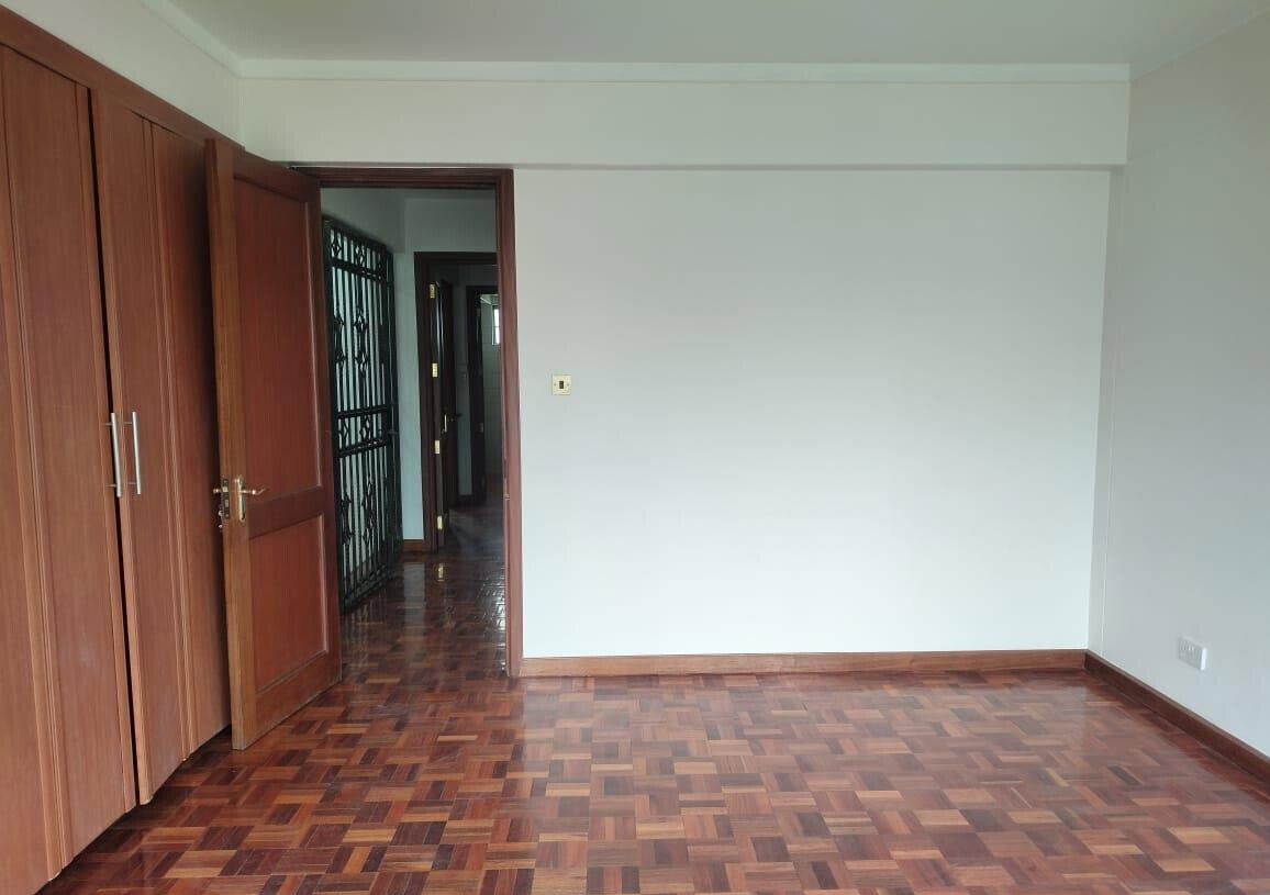 4BR Townhouse with DSQ & Expressway Access - Spring Valley