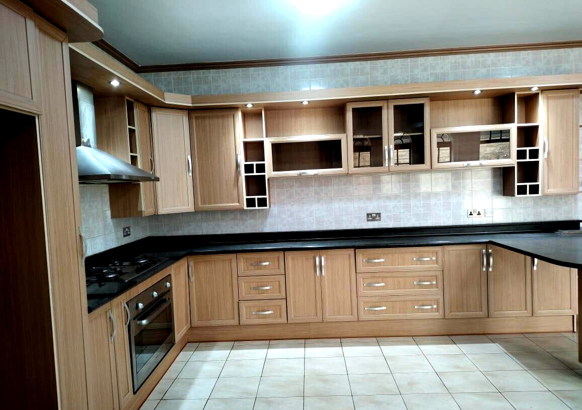 4BR Townhouse with DSQ & Expressway Access - Spring Valley