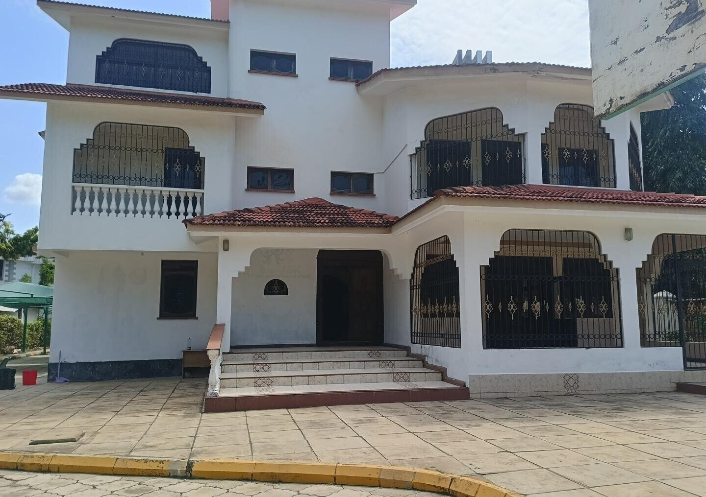 Standalone 5BR Maisonette with Pool & Garden - Links Road, Nyali