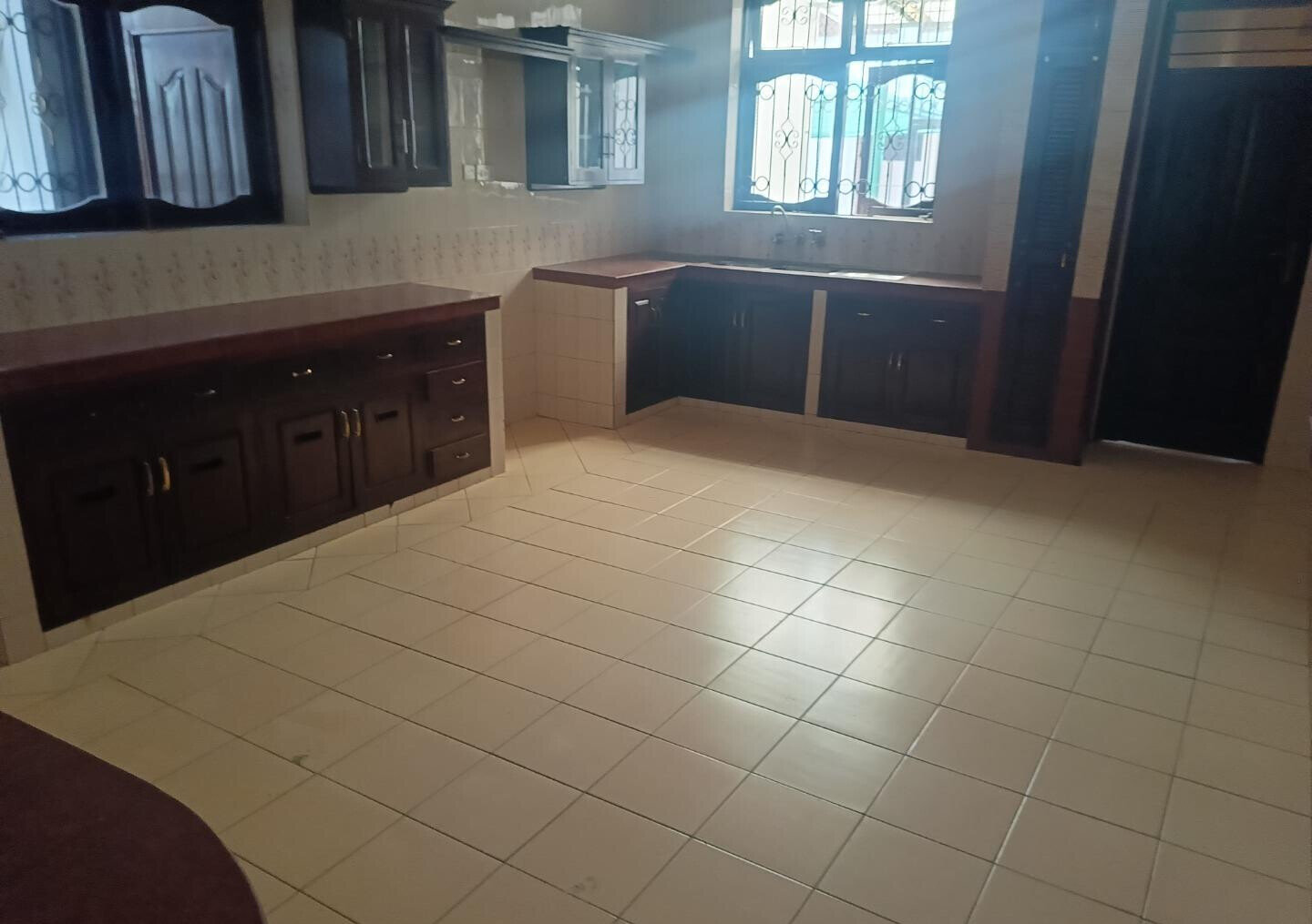 Standalone 5BR Maisonette with Pool & Garden - Links Road, Nyali